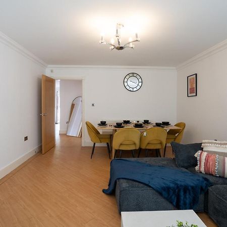 Emirates House, Luxe 5 Bed, With King Sized Beds, Next To Aiport & Nec, Jlr 5 Mins Villa Marston Green Eksteriør bilde