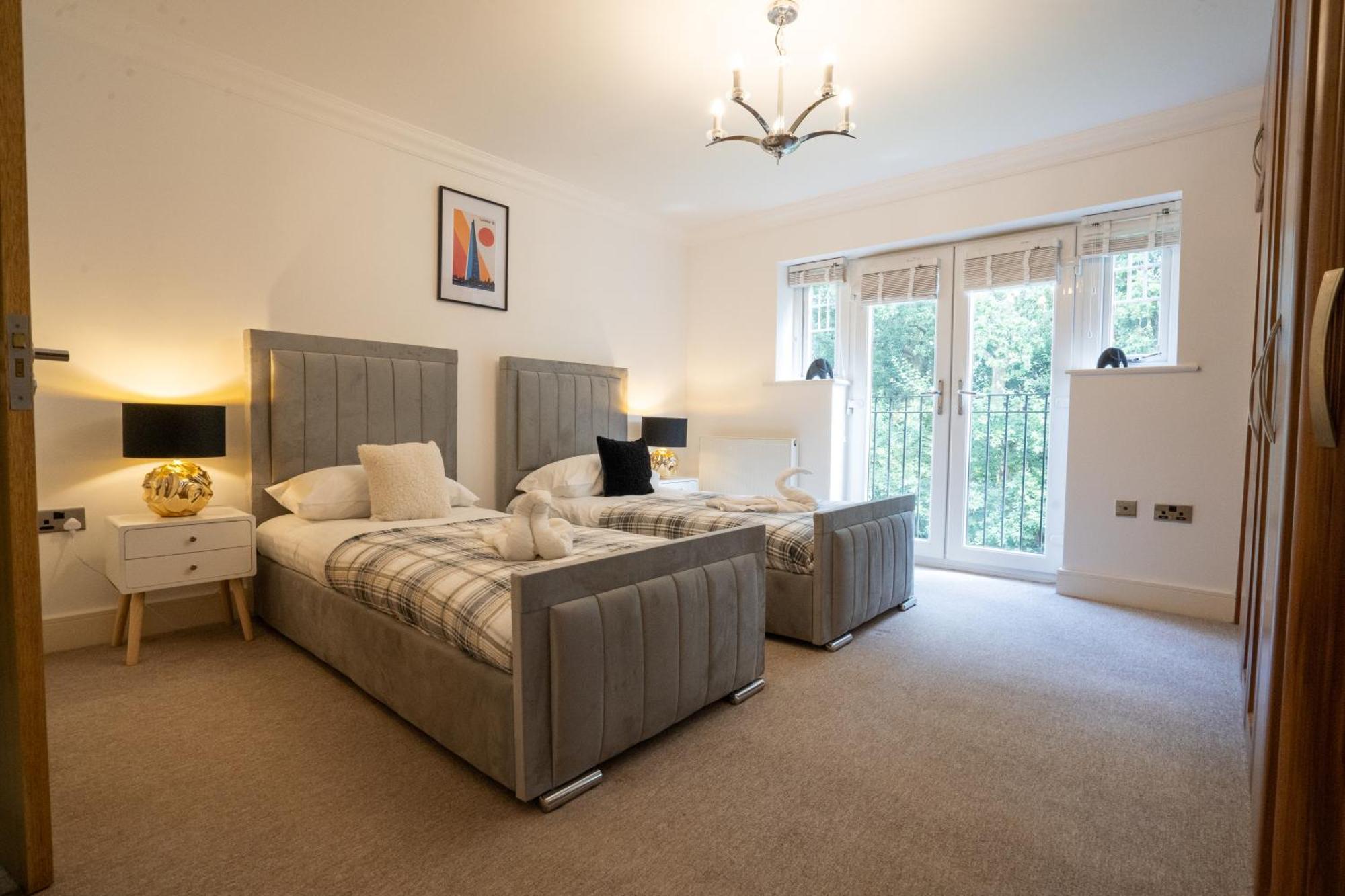 Emirates House, Luxe 5 Bed, With King Sized Beds, Next To Aiport & Nec, Jlr 5 Mins Villa Marston Green Eksteriør bilde