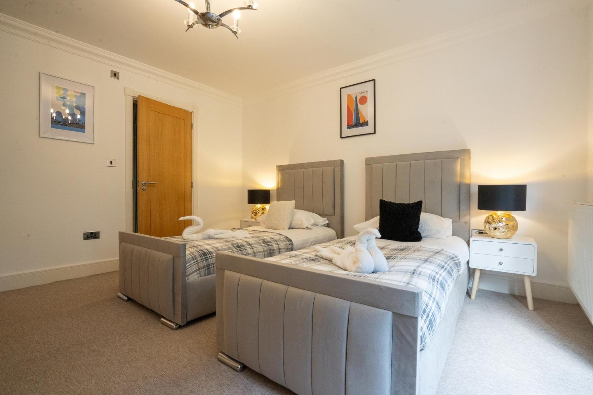 Emirates House, Luxe 5 Bed, With King Sized Beds, Next To Aiport & Nec, Jlr 5 Mins Villa Marston Green Eksteriør bilde