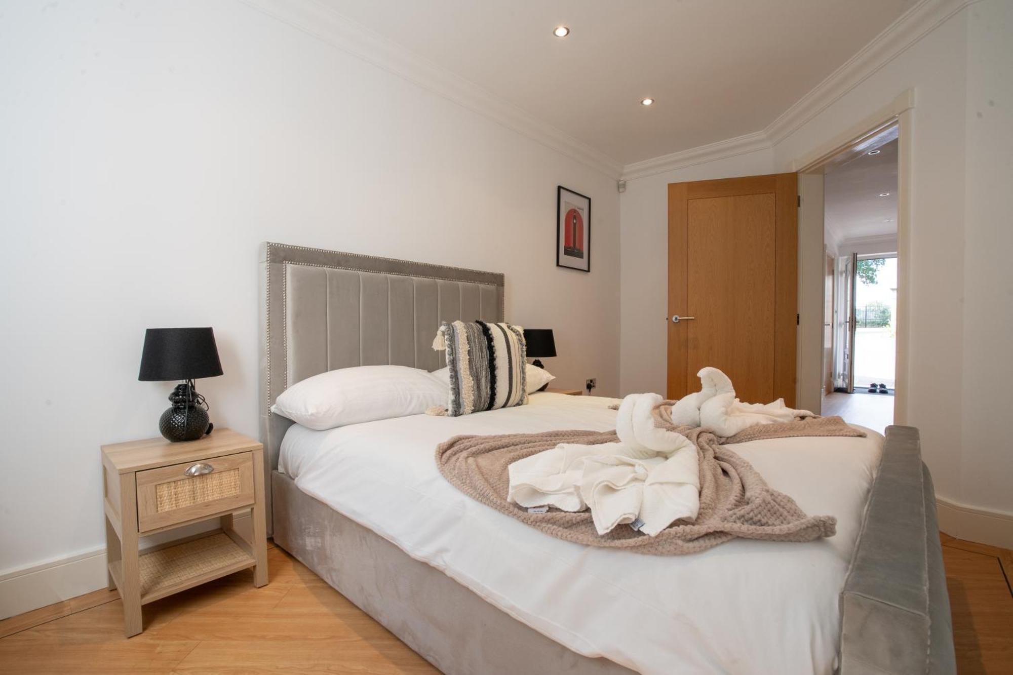 Emirates House, Luxe 5 Bed, With King Sized Beds, Next To Aiport & Nec, Jlr 5 Mins Villa Marston Green Eksteriør bilde