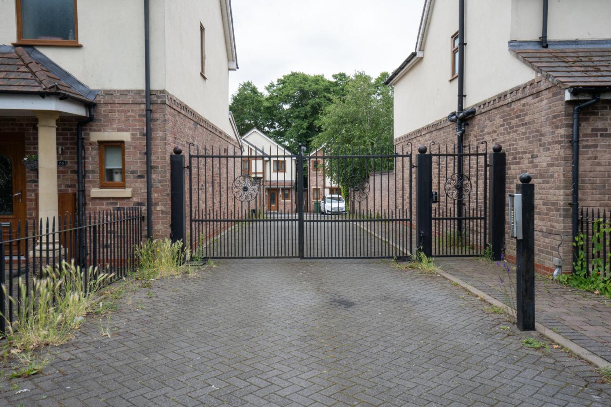 Emirates House, Luxe 5 Bed, With King Sized Beds, Next To Aiport & Nec, Jlr 5 Mins Villa Marston Green Eksteriør bilde