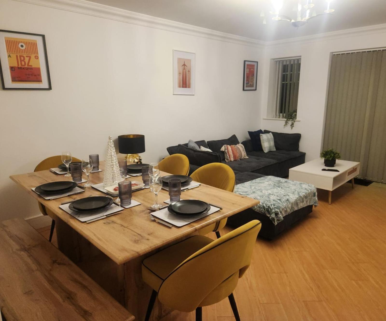 Emirates House, Luxe 5 Bed, With King Sized Beds, Next To Aiport & Nec, Jlr 5 Mins Villa Marston Green Eksteriør bilde