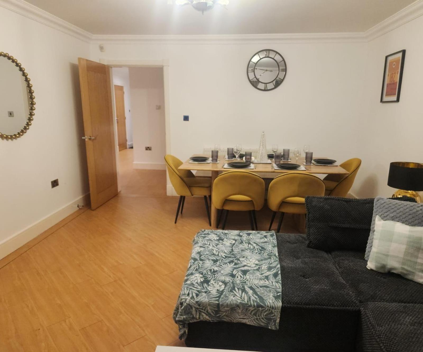 Emirates House, Luxe 5 Bed, With King Sized Beds, Next To Aiport & Nec, Jlr 5 Mins Villa Marston Green Eksteriør bilde