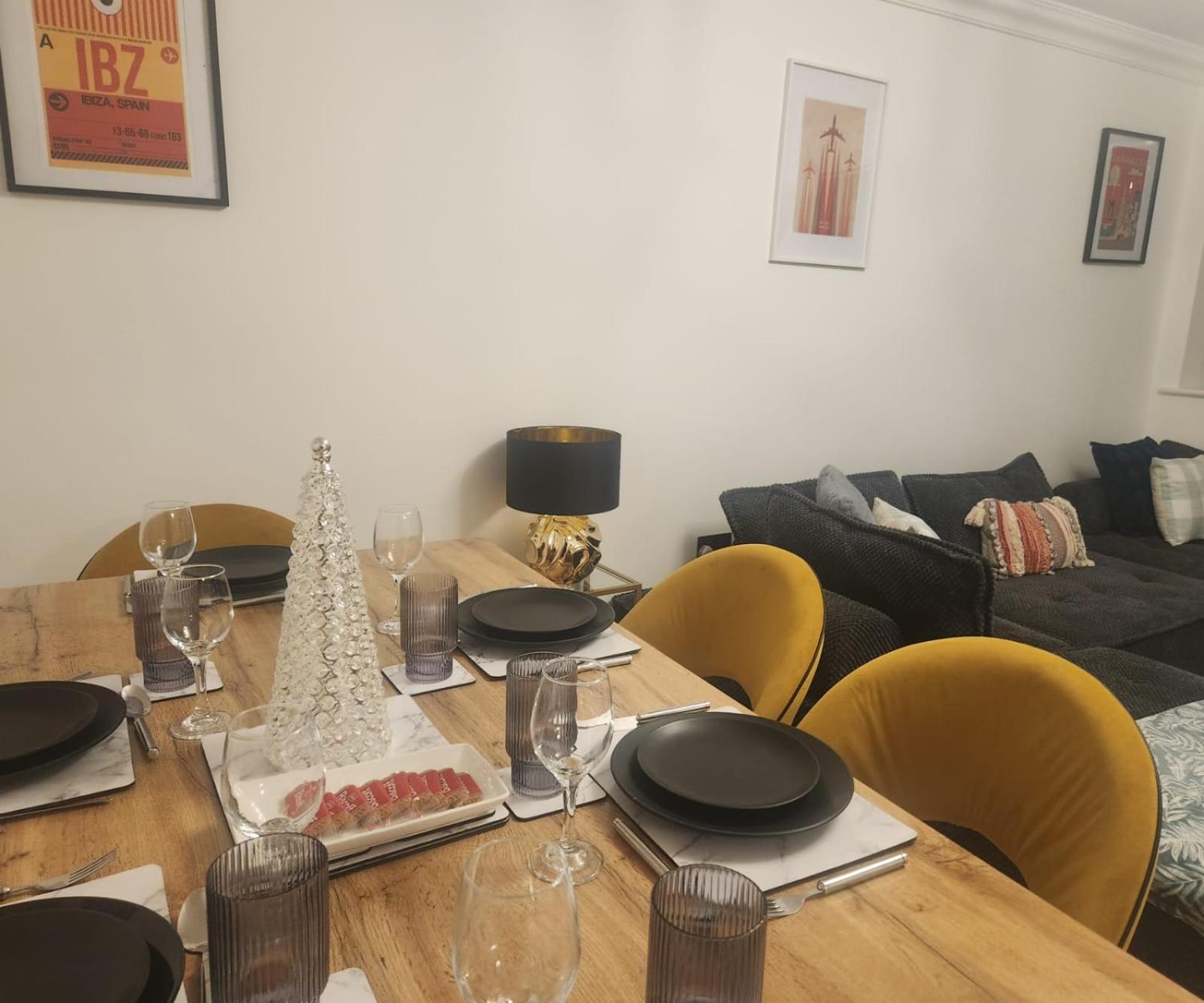 Emirates House, Luxe 5 Bed, With King Sized Beds, Next To Aiport & Nec, Jlr 5 Mins Villa Marston Green Eksteriør bilde