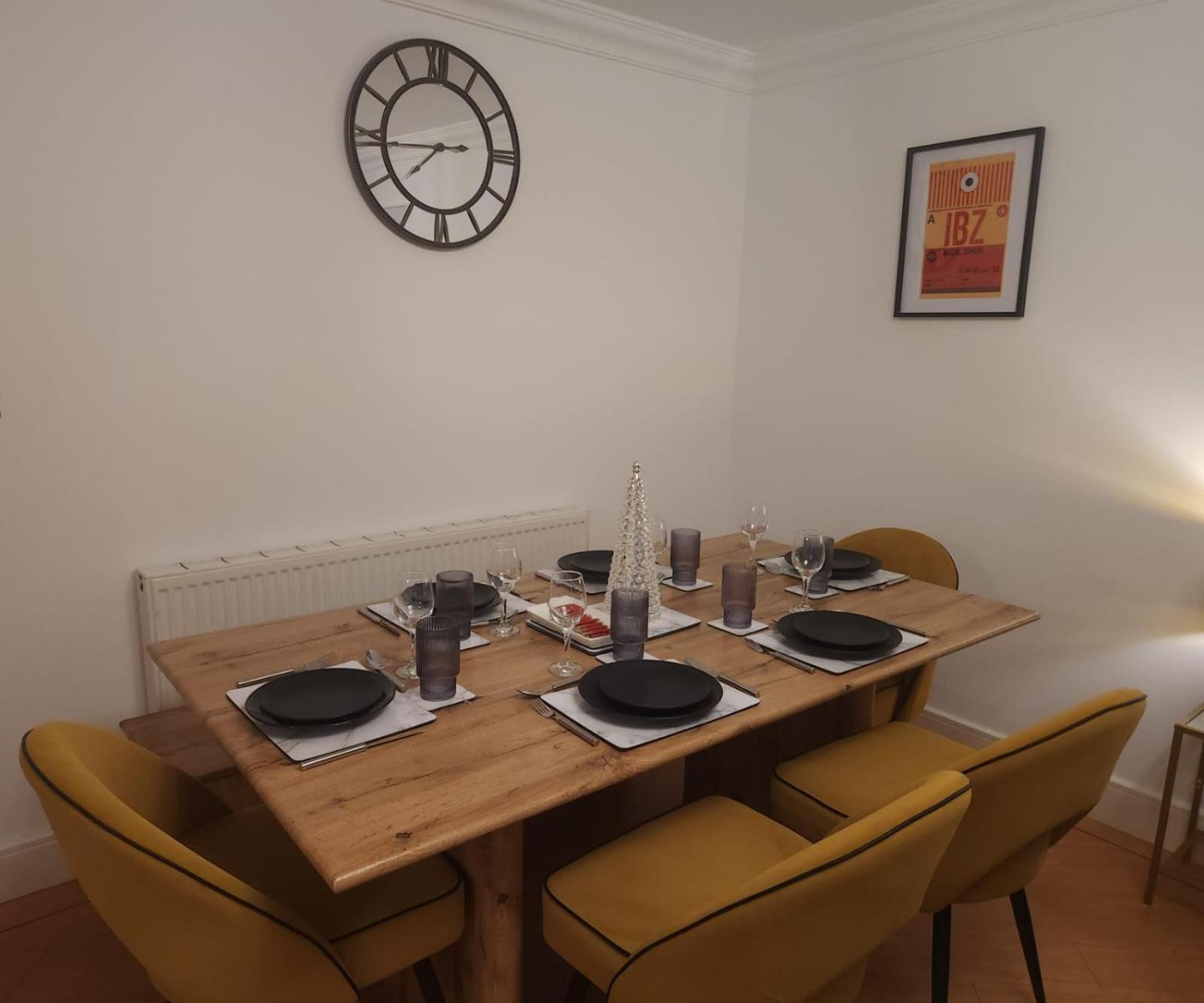 Emirates House, Luxe 5 Bed, With King Sized Beds, Next To Aiport & Nec, Jlr 5 Mins Villa Marston Green Eksteriør bilde